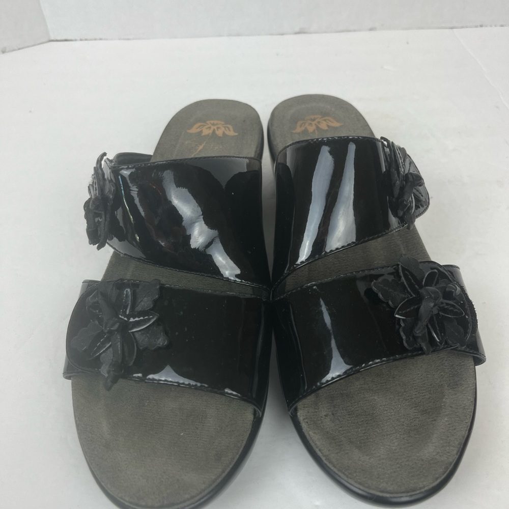 SALE-Dansko black patten floral sandal in 8.5-9.